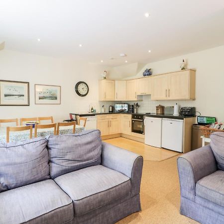 The Mews Flat Apartment Dalswinton ภายนอก รูปภาพ